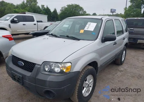 2005 Ford Escape Xls z USA, uszkodzony, nr VIN 1FMYU02Z15KB85699